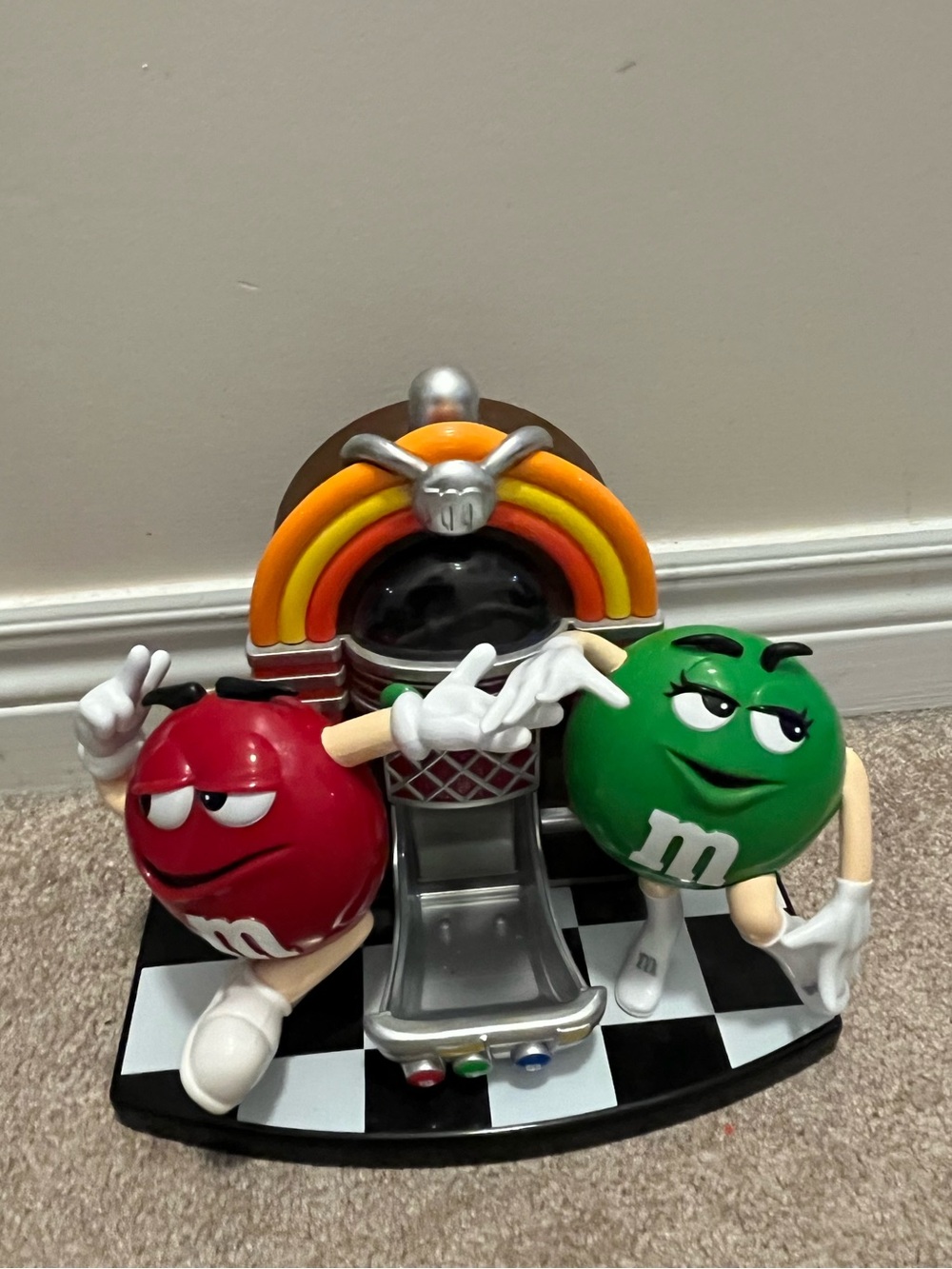 M&M Rock'n Roll Cafe Candy Dispenser Jukebox w/ Red and Green M&Ms 2004